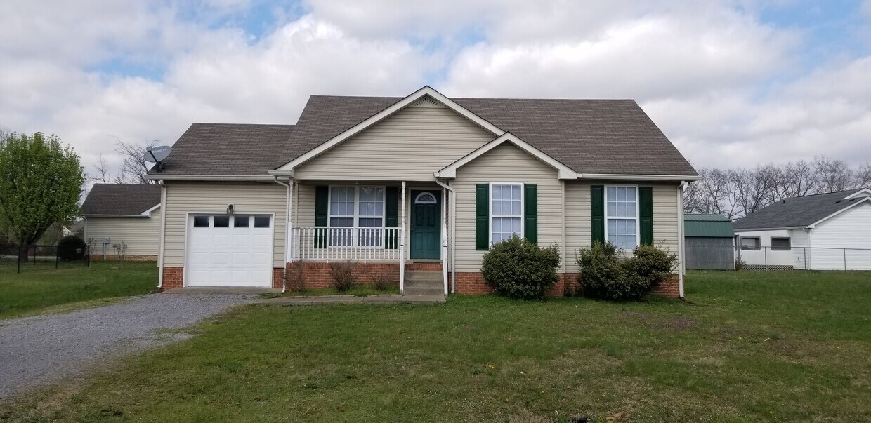 303 Stroud Dr, Lebanon, TN 37087 House Rental in Lebanon, TN