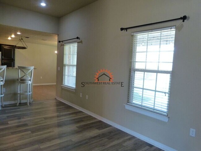 Building Photo - Beautiful 3 bedroom home