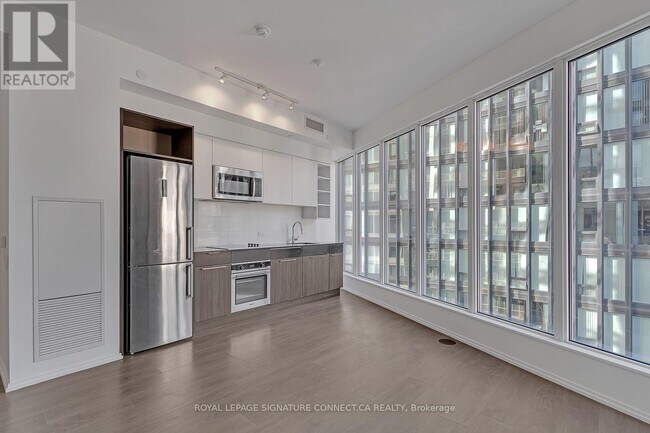 Building Photo - 68 Shuter St