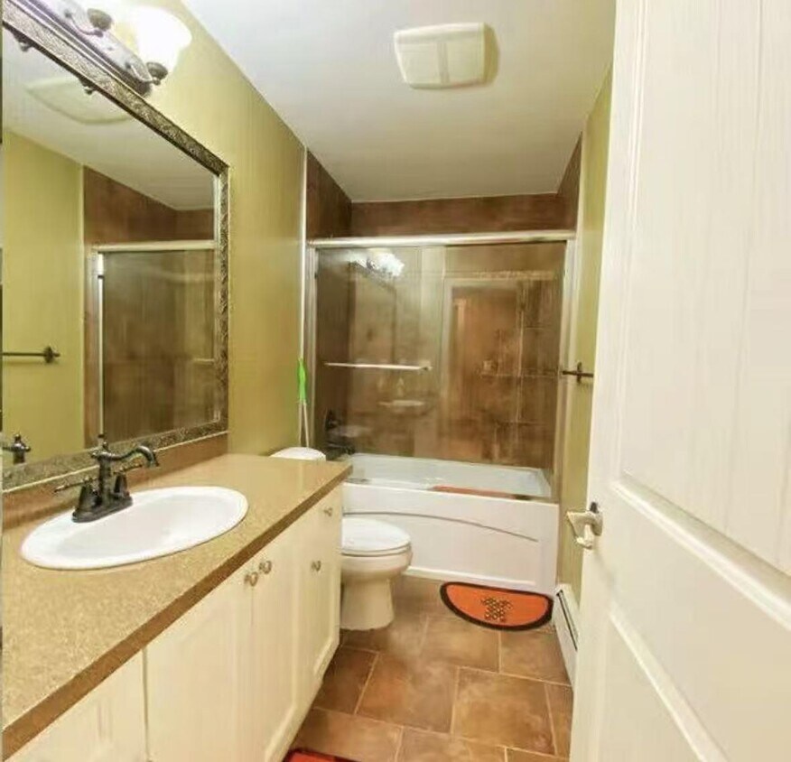 Photo du bâtiment - 15447-1537A 37a Ave