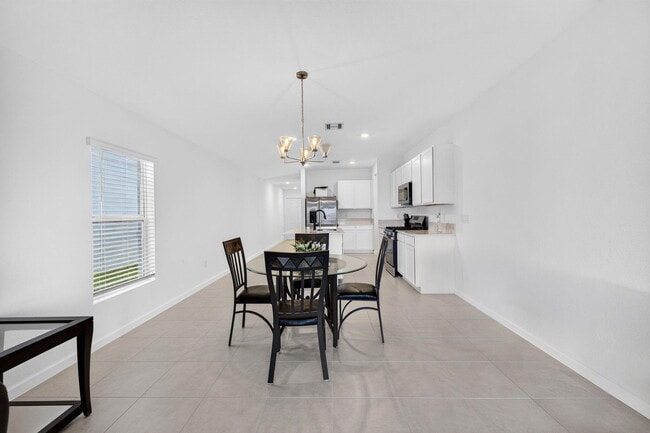 Building Photo - 5876 NW Sweetwood Dr
