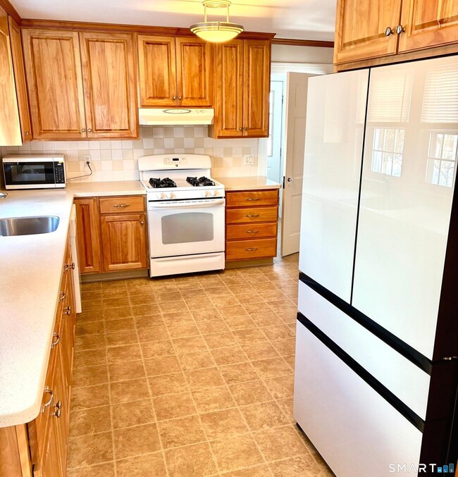 Foto del edificio - 302 Quaker Ln N