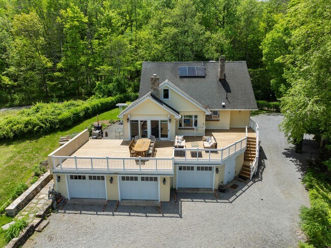 Foto del edificio - 94 Colabaugh Pond Rd