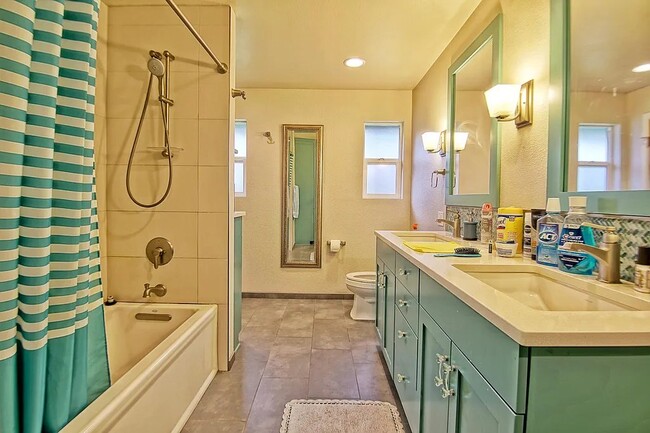 Foto del edificio - 6556 Cleopatra Pl NW