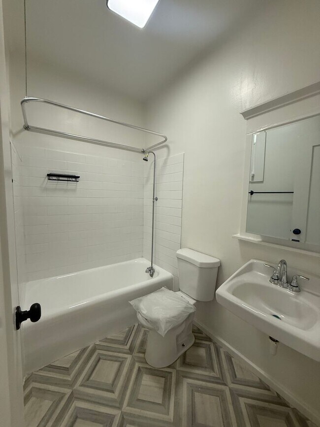 Foto del edificio - 2805 S Vermont Ave