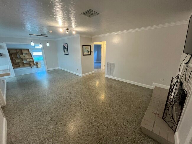 Foto del edificio - 14885 Whatley Rd