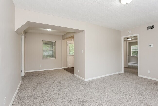 Building Photo - 447 Spring Forest Ave