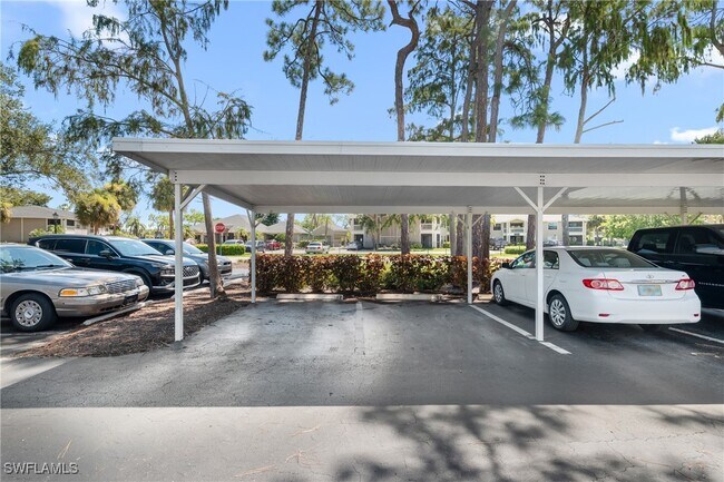 Foto del edificio - 251 Quail Forest Blvd