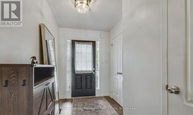 Photo du bâtiment - 1035 Victoria Rd S