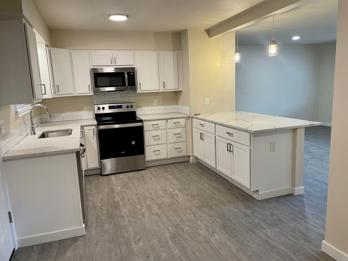 Foto principal - Newly Remodeled 2 Bed 1 Bath Home