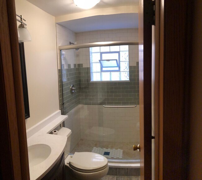 Foto del edificio - 8629 W Summerdale Ave