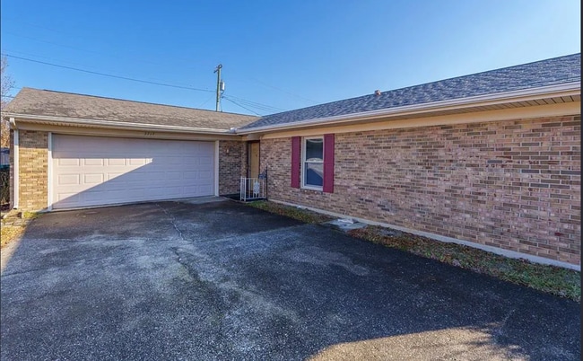 Building Photo - 2717 W Middleground Dr