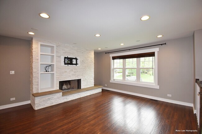 Building Photo - 610 Violet Ln