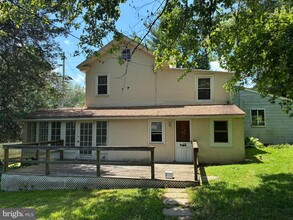 Building Photo - 315 E Street Rd