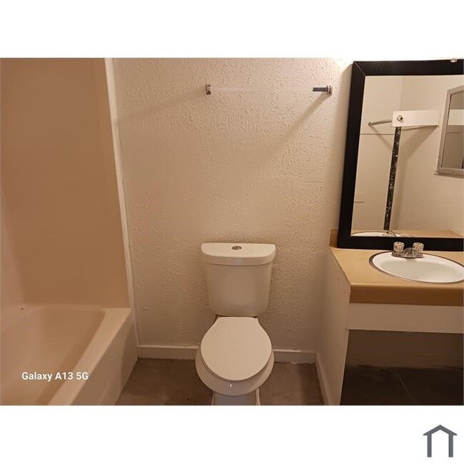 Foto del edificio - 13039 Market St