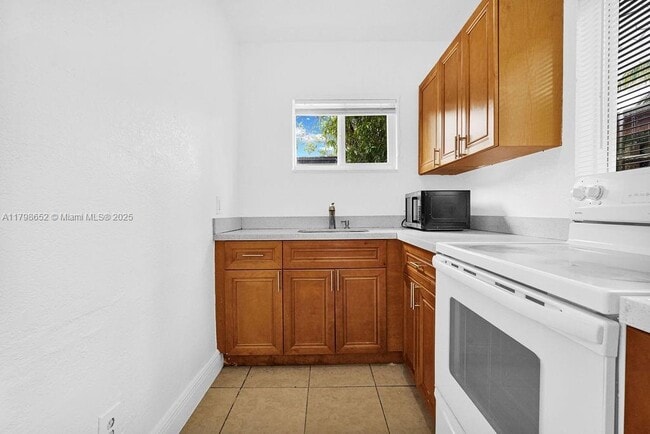 Foto del edificio - 1960 SW 41st Ave