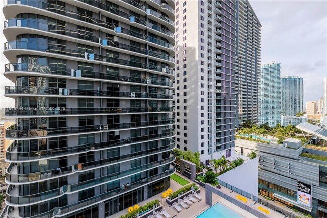 Foto del edificio - 45 SW 9th St