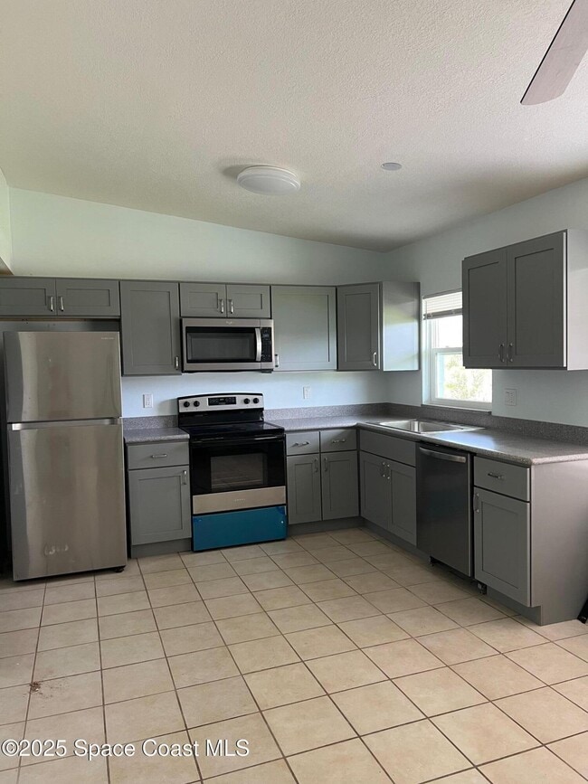 Building Photo - 119 Roosevelt Ave