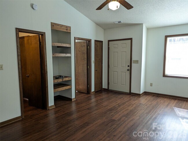 Foto del edificio - 119 Birdie Ct