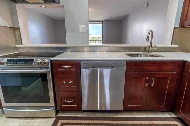 Foto del edificio - 8075 SW 107th Ave