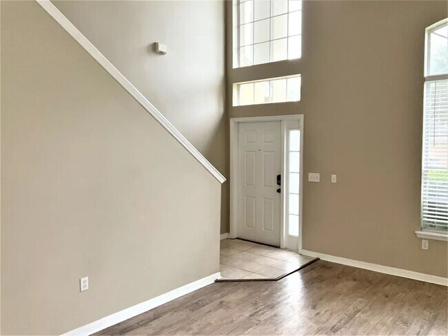 Building Photo - 7610 Vandalay Dr
