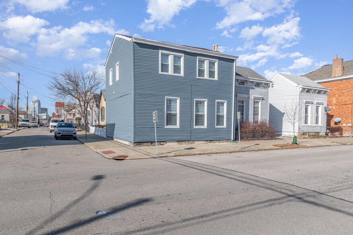Primary Photo - 117 W 10th St