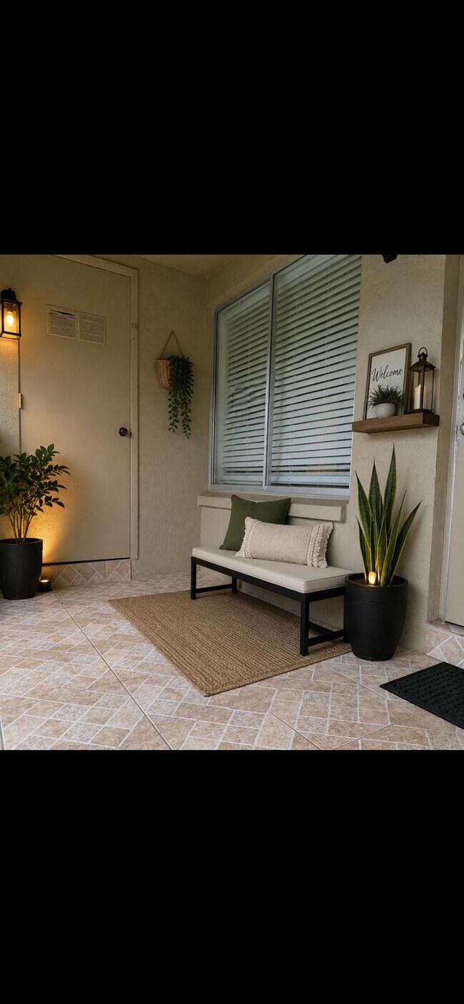 Entrada al apartamento - 531 Shady Pine Way