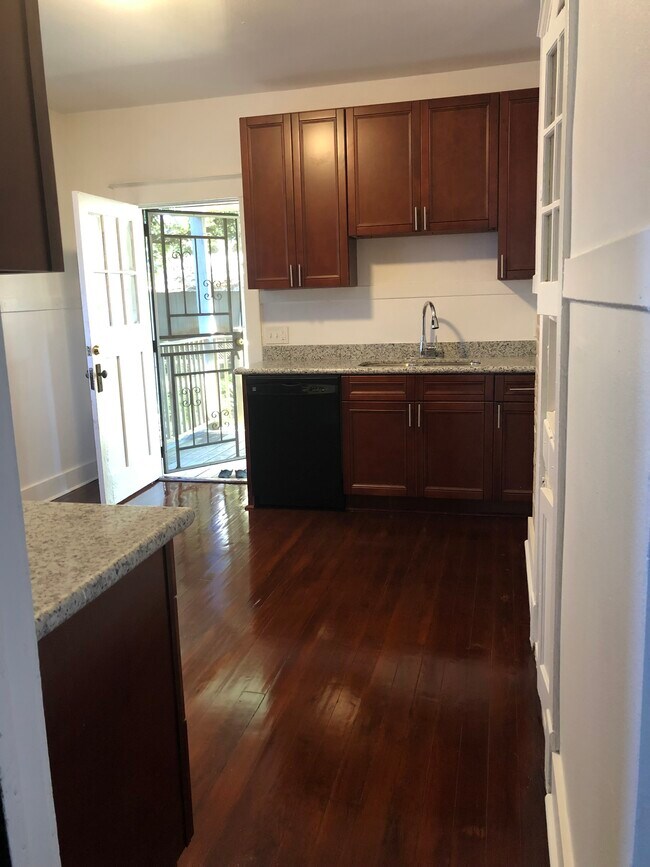 Cocina - 1810 Paul Morphy St