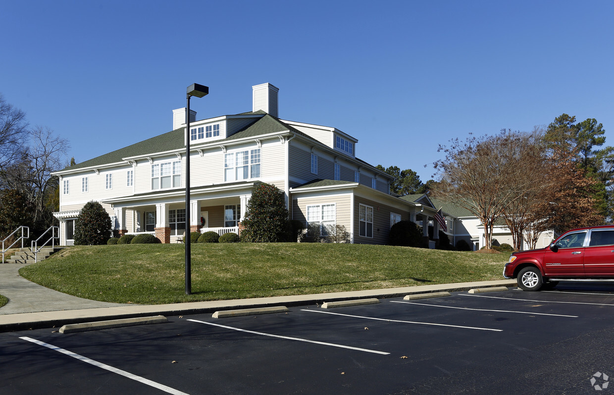 Primary Photo - Lennox Chase Apartments