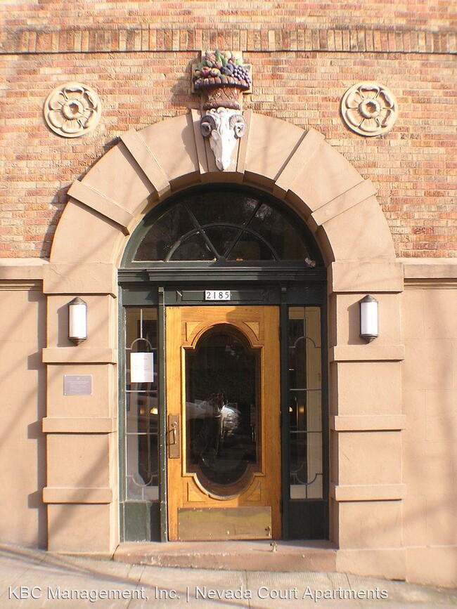 Building Photo - 2185 SW Yamhill St