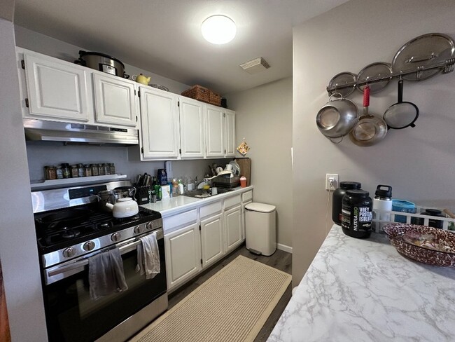 Building Photo - 191A Richards St