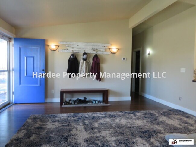 Building Photo - 2021 N Cribbens St