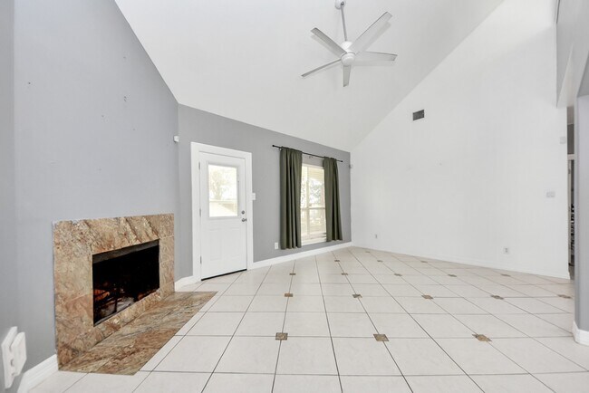 Foto del edificio - 18315 Brenwood Menor Dr