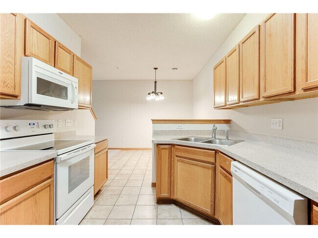 Foto del edificio - 5040 Holly Ln N