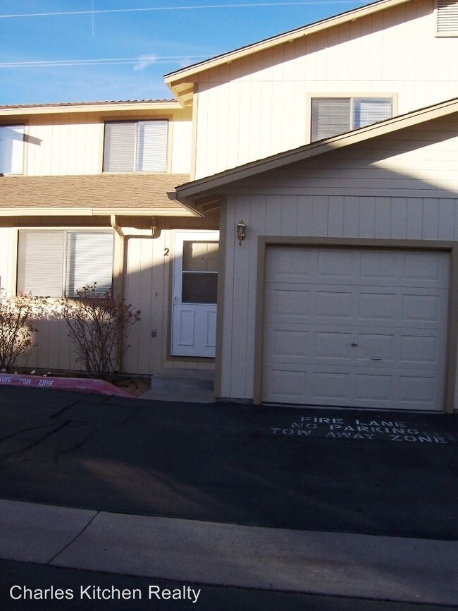 Building Photo - 4652 Oak St