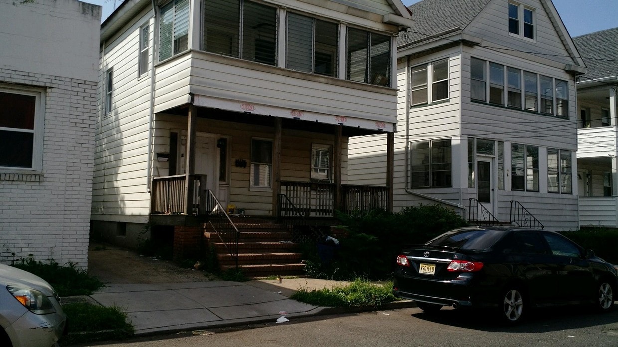 Primary Photo - 2 Brookside Ave