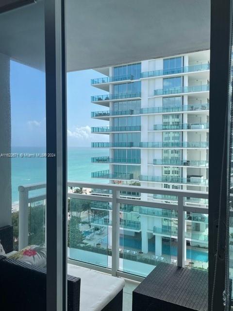 Building Photo - 6917 Collins Ave