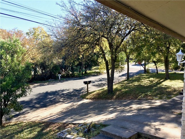 Building Photo - 2904 Oak Crest Ave
