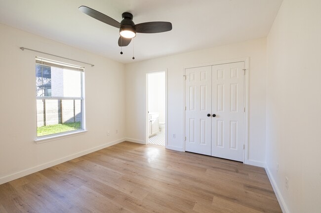 Building Photo - 2210 Holly St