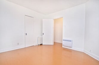 Building Photo - 2398 Bd Pie-IX