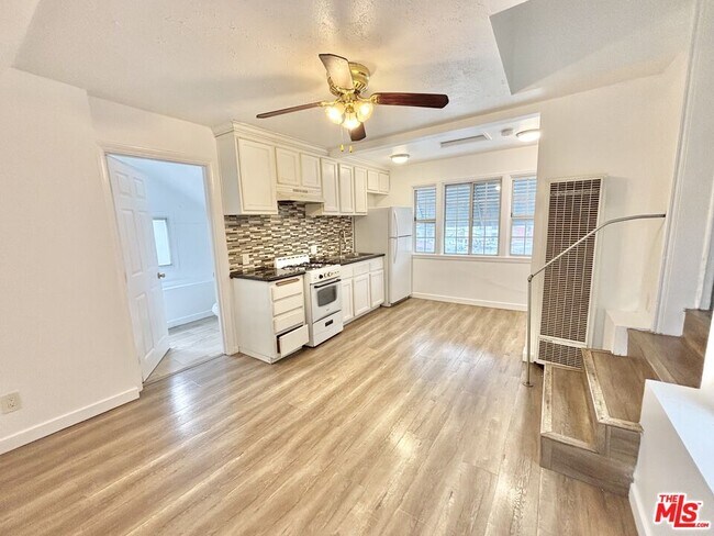 Foto del edificio - 288 1/2 S Coronado St-288