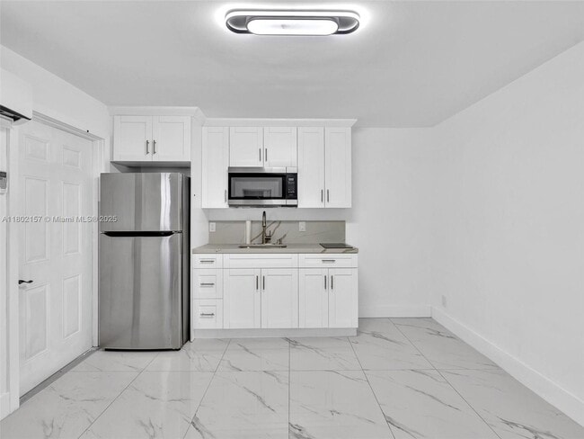 Building Photo - 4941 SW 44th Ave