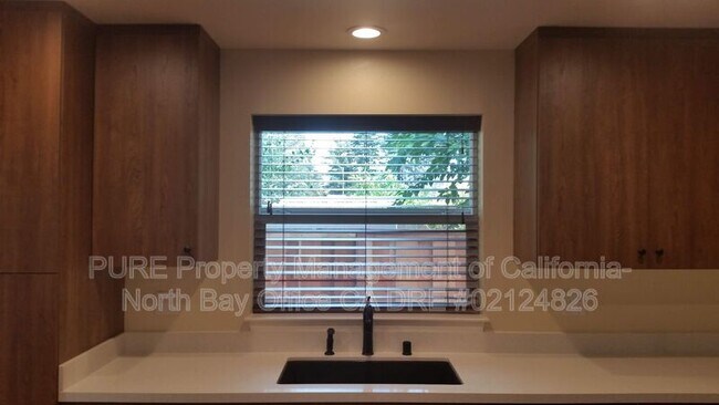 Foto del edificio - 131 Arlington Dr