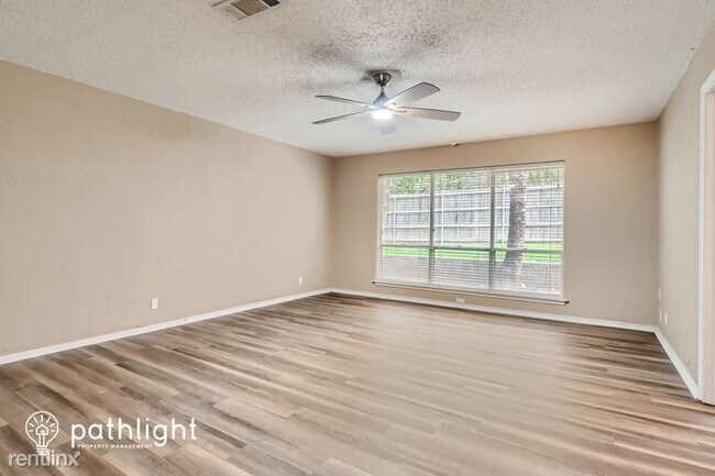 Foto del edificio - 4 br, 2.5 bath House - 3404 Woodford Drive...