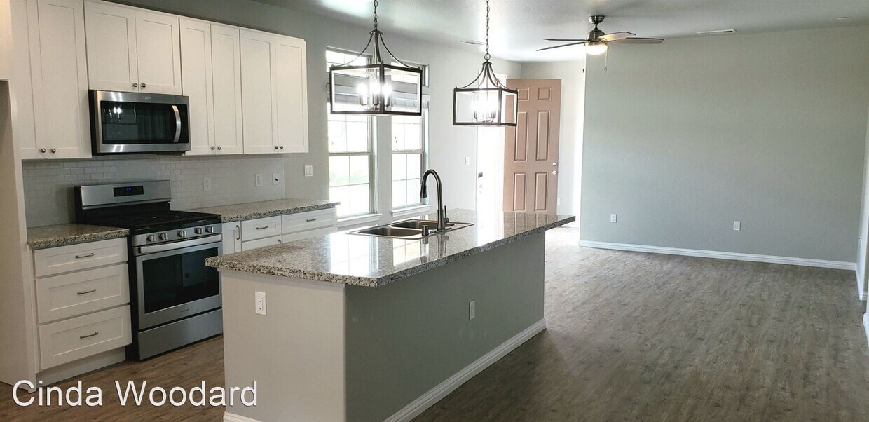 Foto principal - 3 br, 2 bath House - 1867 W Roby Ave
