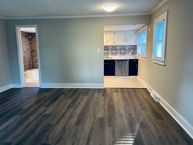 Foto del edificio - 5087 Meadowbrook Dr
