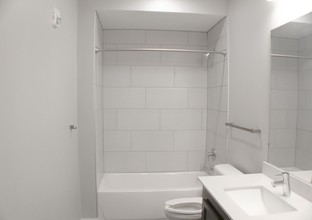 Main Bath - Owl Creek
