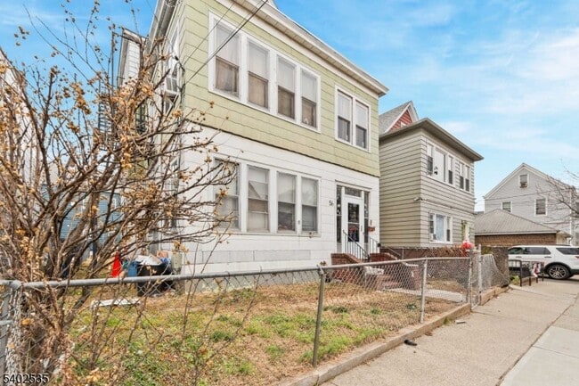 Building Photo - 56 Yereance Ave