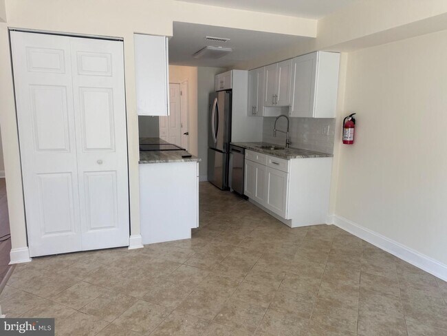 Foto del edificio - 220 Deerpark Ct