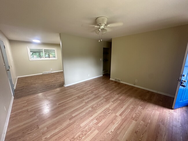 Building Photo - 3335 Hanover Dr